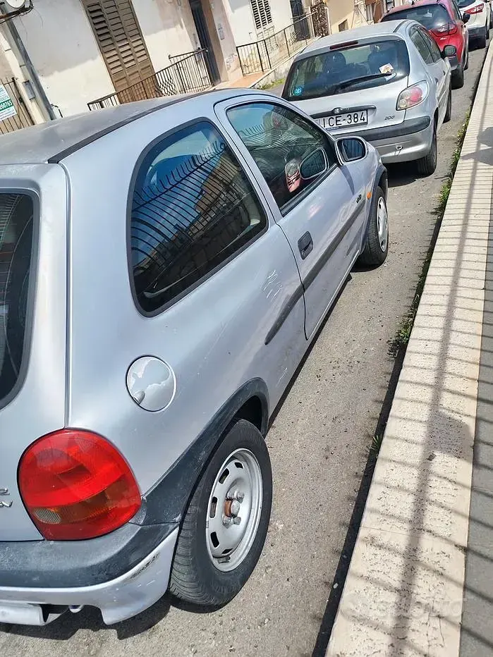 Usata Opel Corsa 65 CV (47 kW) 1999 Grigio Berlina