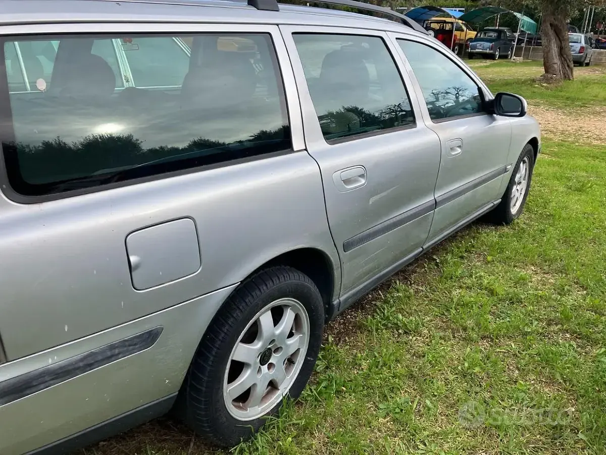 Usata Volvo V70 163 CV (119 kW) 2001 Grigio Station wagon