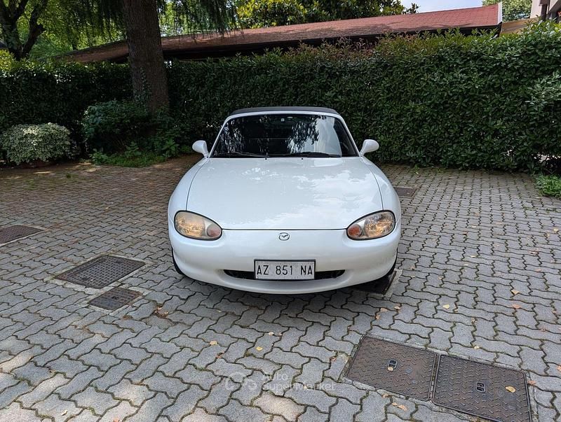 Usata Mazda MX5 110 CV (80 kW) 1998 Bianco perlaceo Cabrio