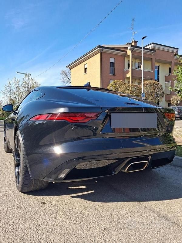 Usata Jaguar F-Type R-Dynamic 300 CV (220 kW) 2022 Nero Coupé