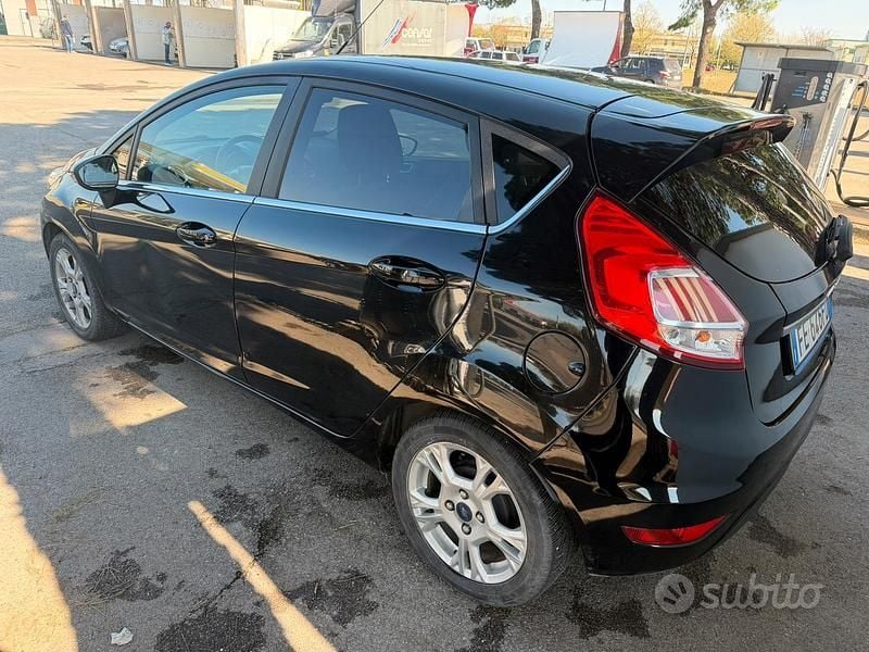 Usata Ford Fiesta Titanium 75 CV (55 kW) 2016 Nero Berlina