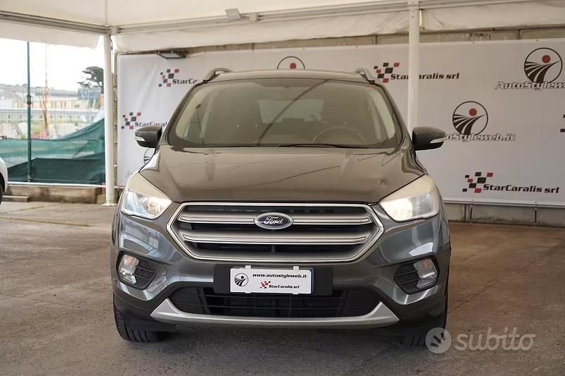 Usata Ford Kuga 120 CV (88 kW) 2017 Grigio SUV