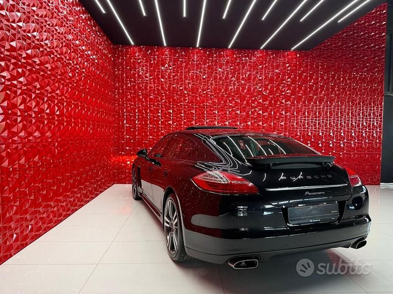 Usata Porsche Panamera Platinum Edition 250 CV (183 kW) 2012 Nero Utilitaria