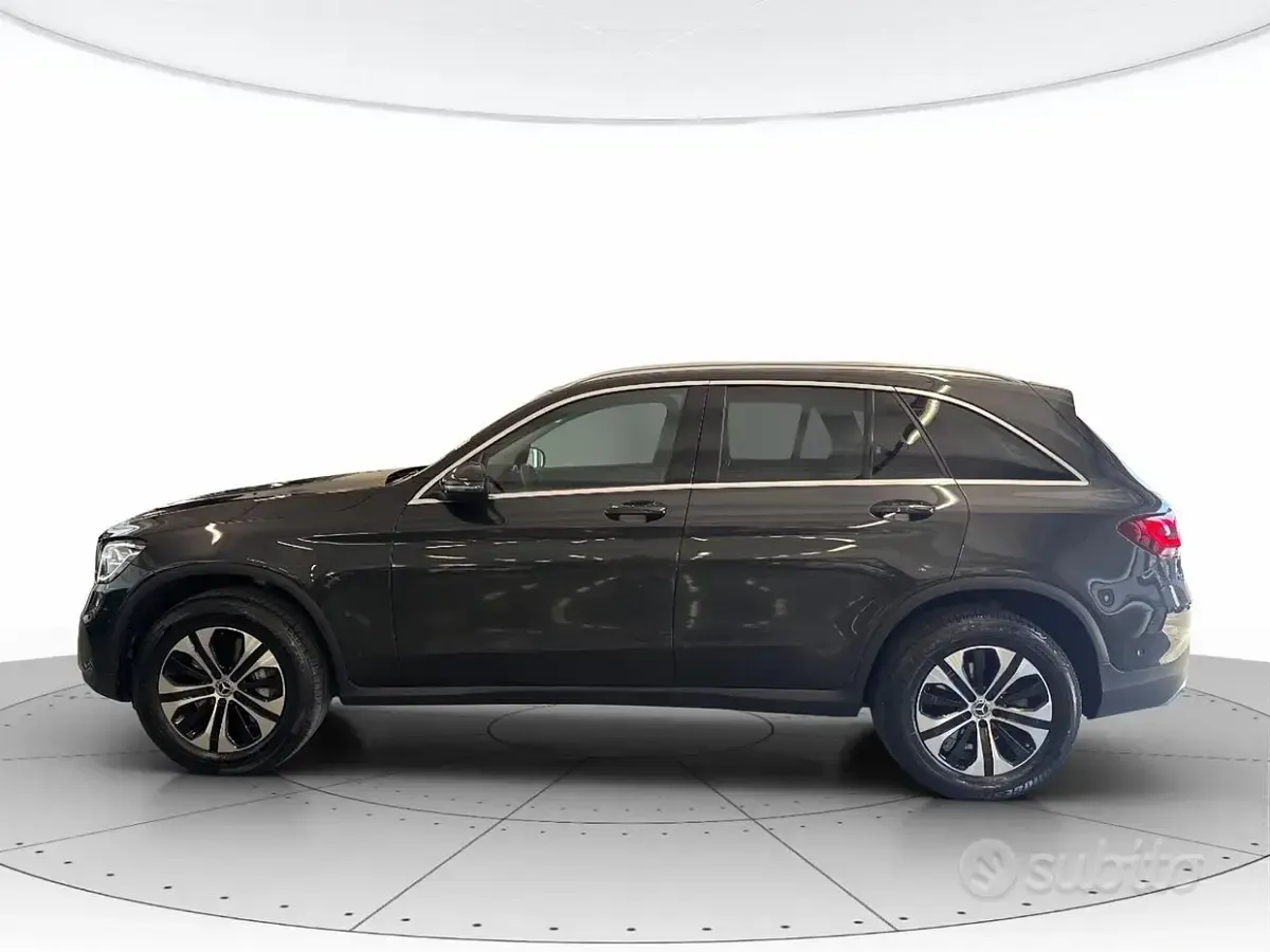 Usata Mercedes GLC300 Business 211 CV (155 kW) 2022 Nero SUV
