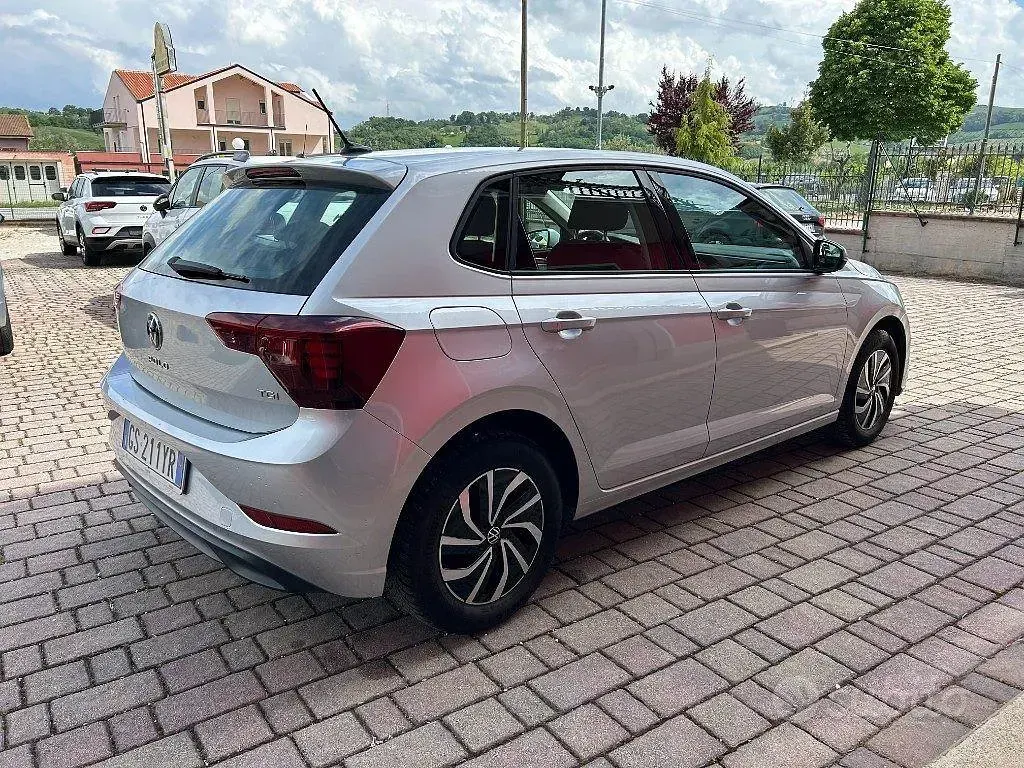 Usata VW Polo Life 90 CV (66 kW) 2024 Grigio Utilitaria