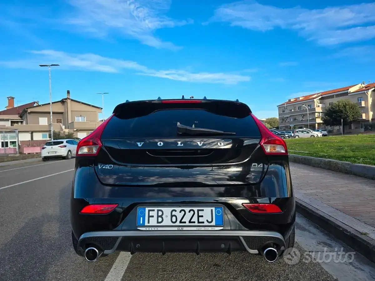 Usata Volvo V40 Momentum 190 CV (139 kW) 2015 Berlina
