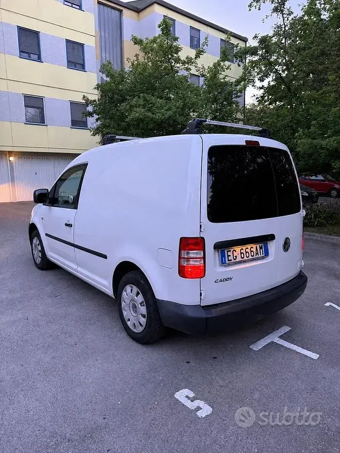 Usata VW Caddy 102 CV (75 kW) 2010 Monovolume