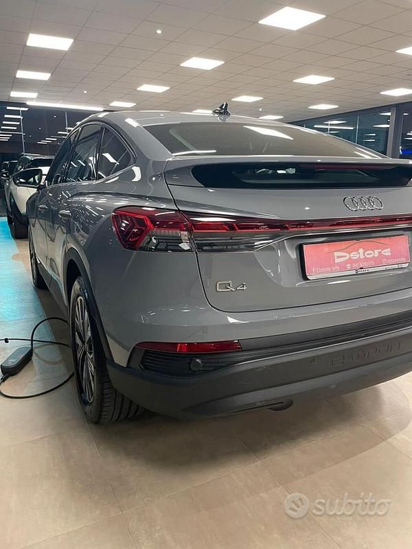 Usata Audi Q4 e-tron Comfort 125 kW (170 CV) 2023 Grigio SUV
