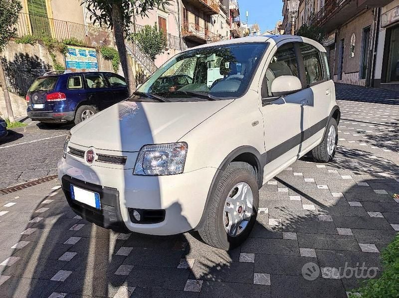 Usata Fiat Panda 4x4 75 CV (55 kW) 2012 Bianco Utilitaria