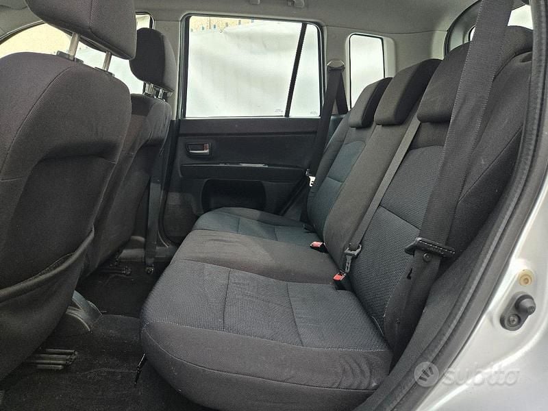 Begagnad Mazda 2 2006 Grå Halvkombi