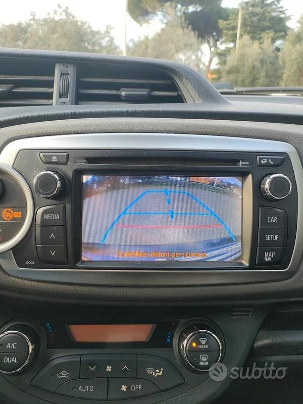 Usata Toyota Yaris Lounge 101 CV (74 kW) 2011 Nero Utilitaria