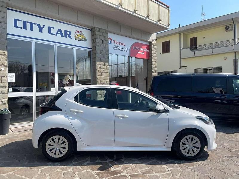 Usata Toyota Yaris Trend 72 CV (52 kW) 2023 Bianco Utilitaria