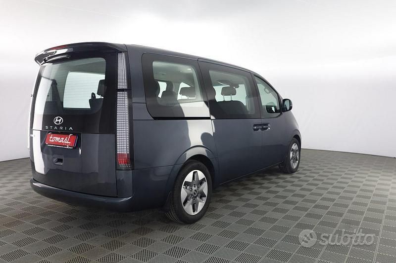 Usata Hyundai Staria 177 CV (130 kW) 2023 Graphite gray Monovolume