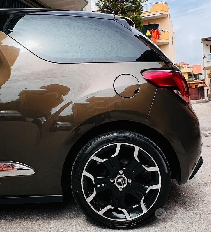 Usata Citroën DS3 Chic 95 CV (69 kW) 2013 Marrone Utilitaria