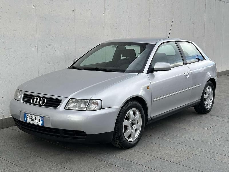 Usata Audi A3 Attraction 150 CV (110 kW) 2000 Argento Utilitaria
