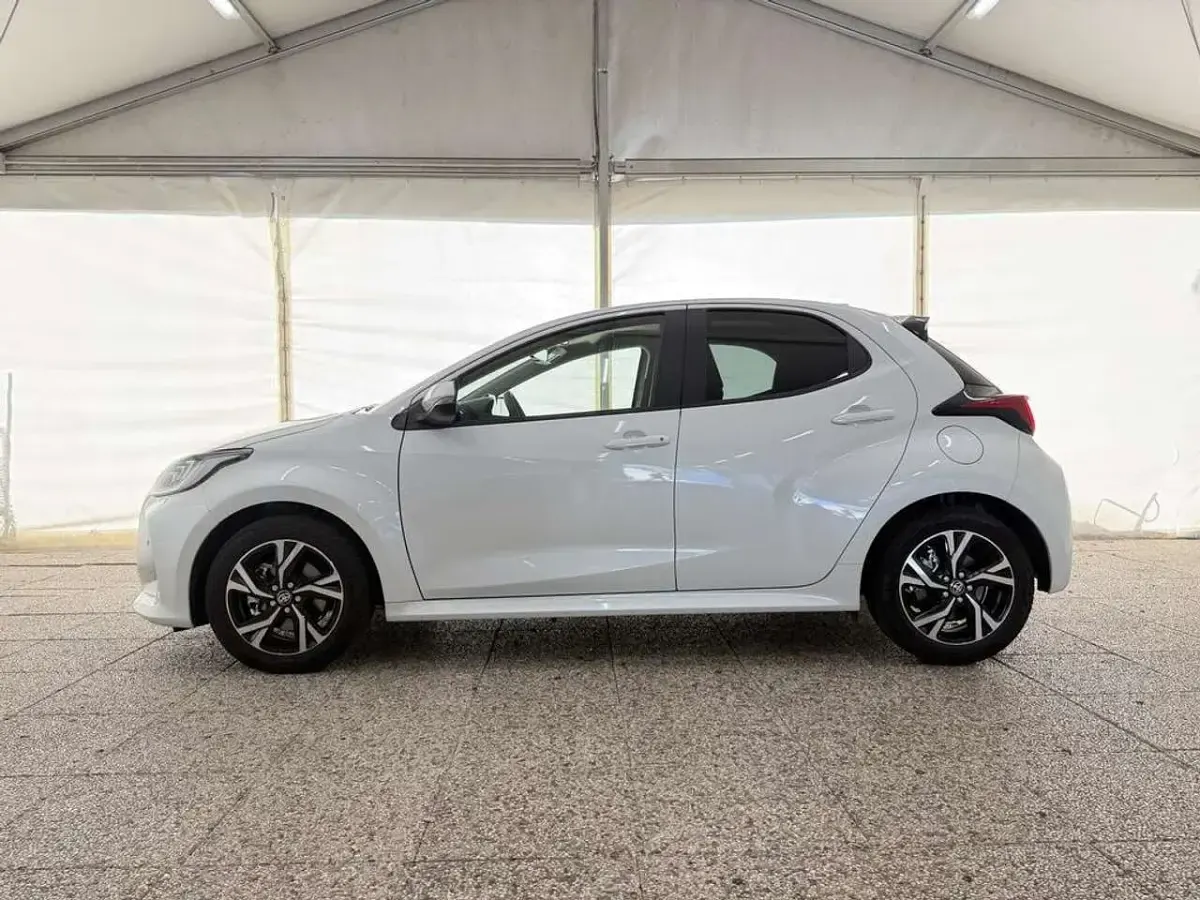 Usata Toyota Yaris Hybrid Trend 116 CV (85 kW) 2026 Super white Berlina