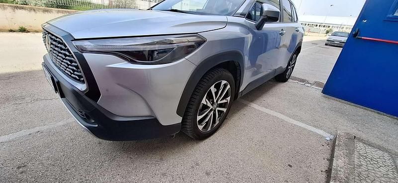 Usata Toyota Corolla Cross Lounge 98 CV (72 kW) 2023 Grigio SUV