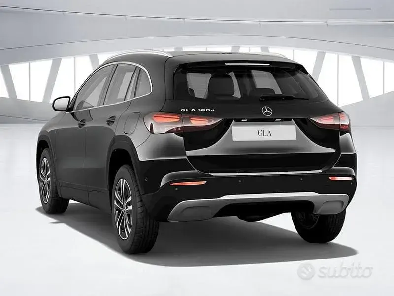 Nuevo Mercedes GLA180 Advanced 116 CV (85 kW) 2026 Negro SUV