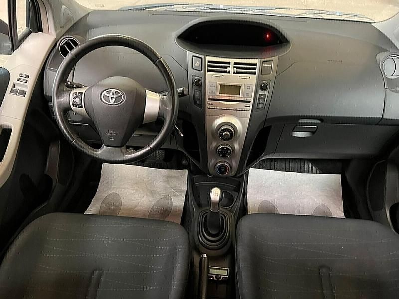 Usata Toyota Yaris 90 CV (66 kW) 2008 Grigio Berlina