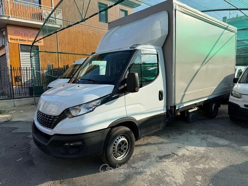 Usata Iveco Daily 136 CV (100 kW) 2020 Verde(met.) Berlina