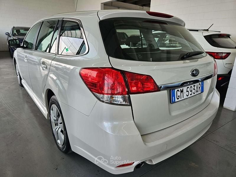 Usata Subaru Legacy 150 CV (110 kW) 2012 Bianco Station wagon