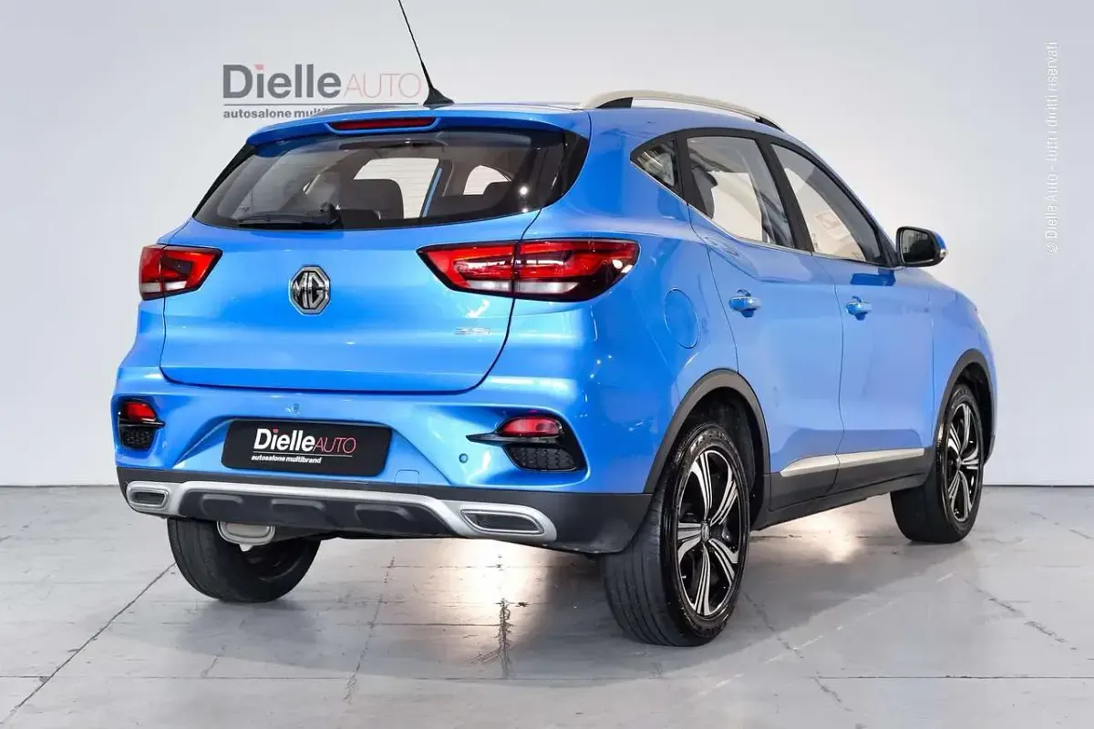 Usata MG ZS Comfort 106 CV (77 kW) 2023 Blue como metallizzato SUV