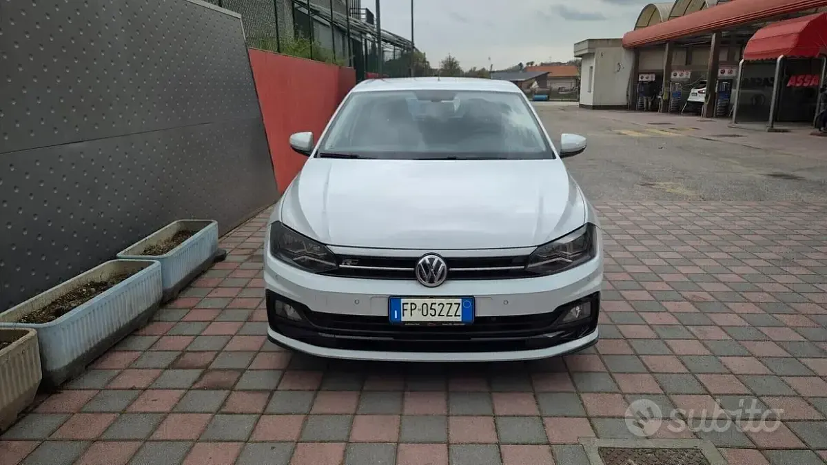 Usata VW Polo R-line 90 CV (66 kW) 2019 Bianco Utilitaria