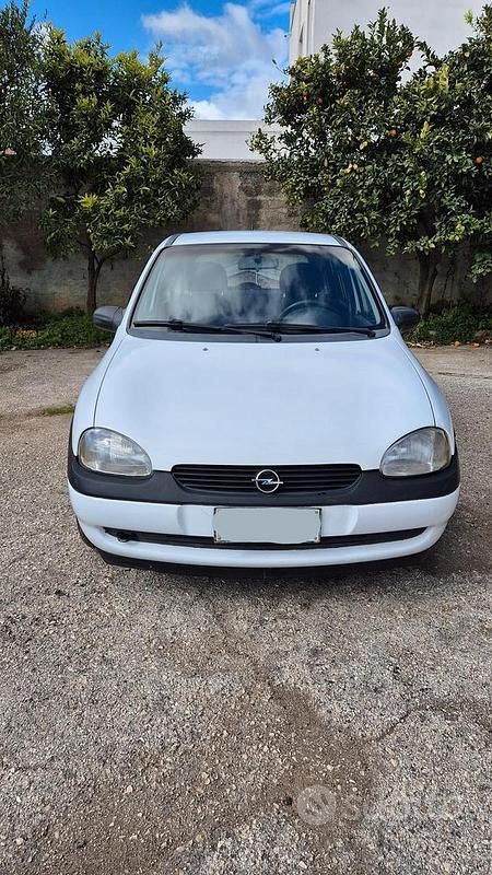 Usata Opel Corsa Swing 50 CV (36 kW) 1994 Bianco Utilitaria