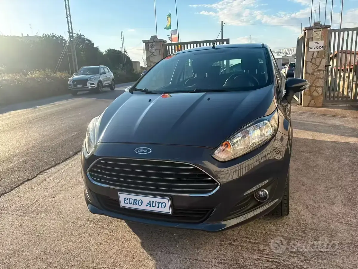 Usata Ford Fiesta Titanium 75 CV (55 kW) 2013 Blu Berlina