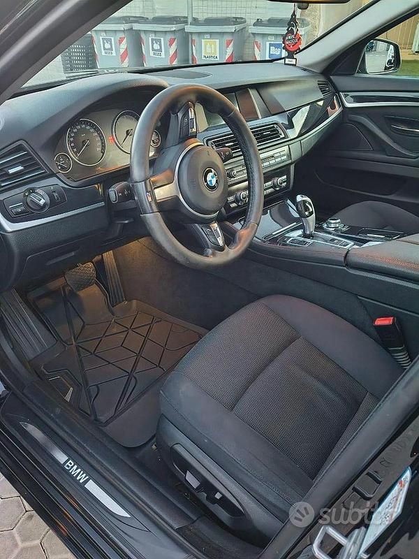 Begagnad BMW 520 Sport Line 190 HK (139 kW) 2016 Svart Sedan