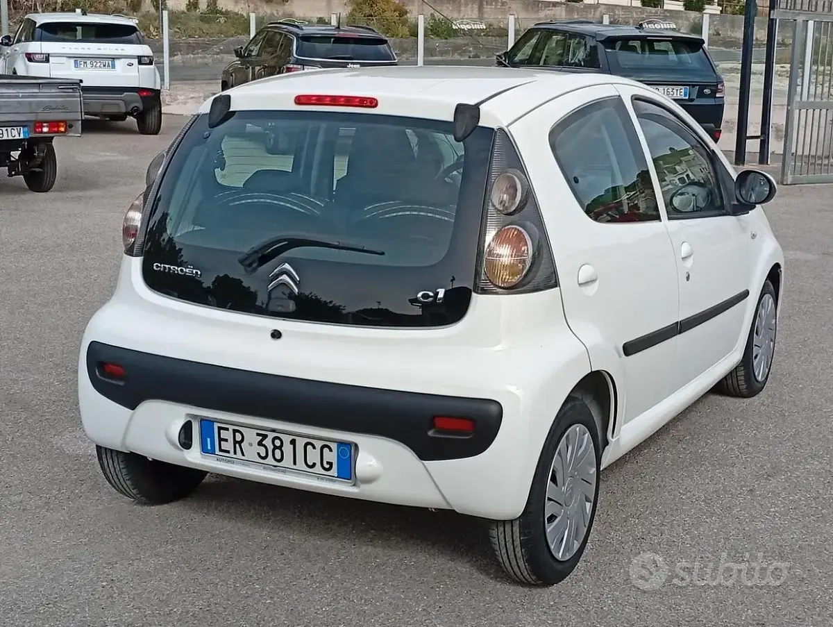 Usata Citroën C1 Attraction 68 CV (50 kW) 2013 Bianco Utilitaria