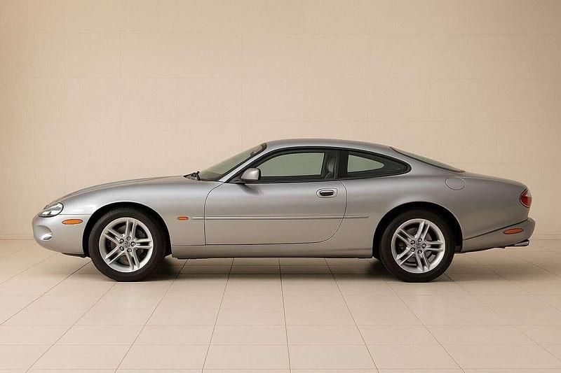 Usata Jaguar XK8 298 CV (219 kW) 2003 Grigio Coupé