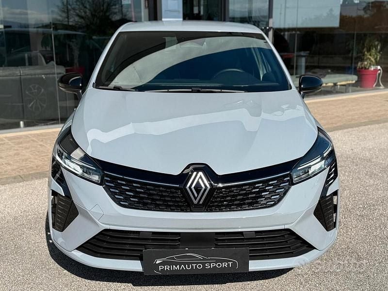 Usata Renault Clio V 100 CV (73 kW) 2024 Grigio Berlina