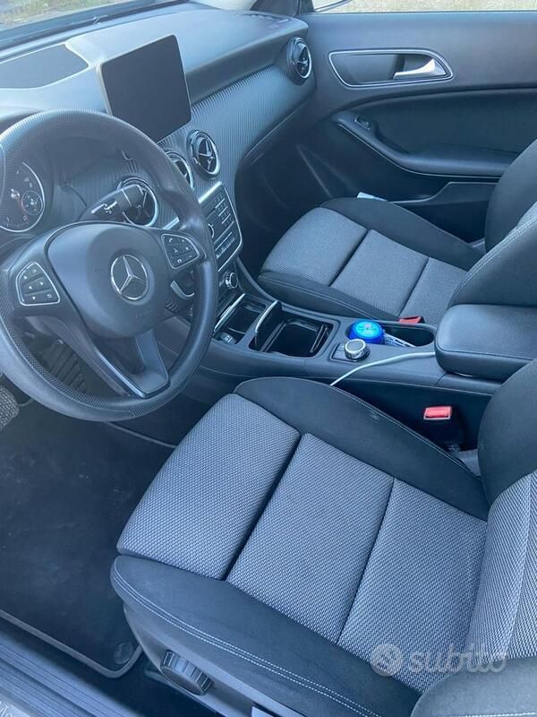 Usata Mercedes GLA200 Business 136 CV (100 kW) 2019 Nero SUV