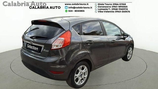 Usata Ford Fiesta Titanium 100 CV (73 kW) 2017 Grigio scuro