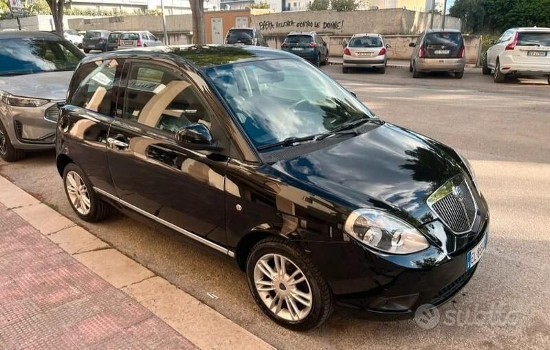 Usata Lancia Ypsilon 69 CV (50 kW) 2011 Nero Utilitaria
