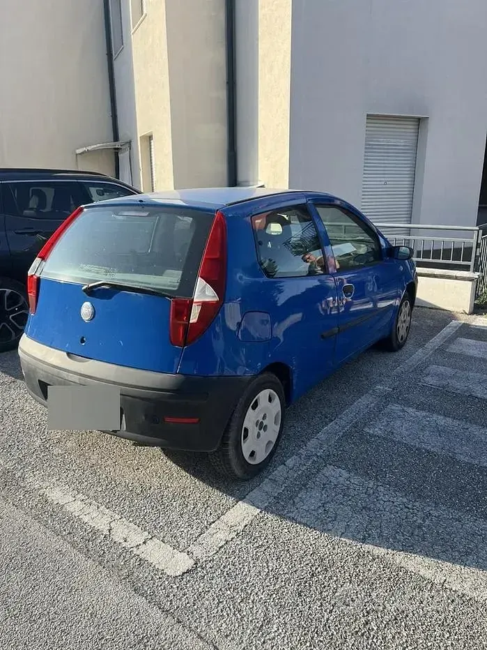 Usata Fiat Punto 60 CV (44 kW) 2005 Bluazzurro Utilitaria