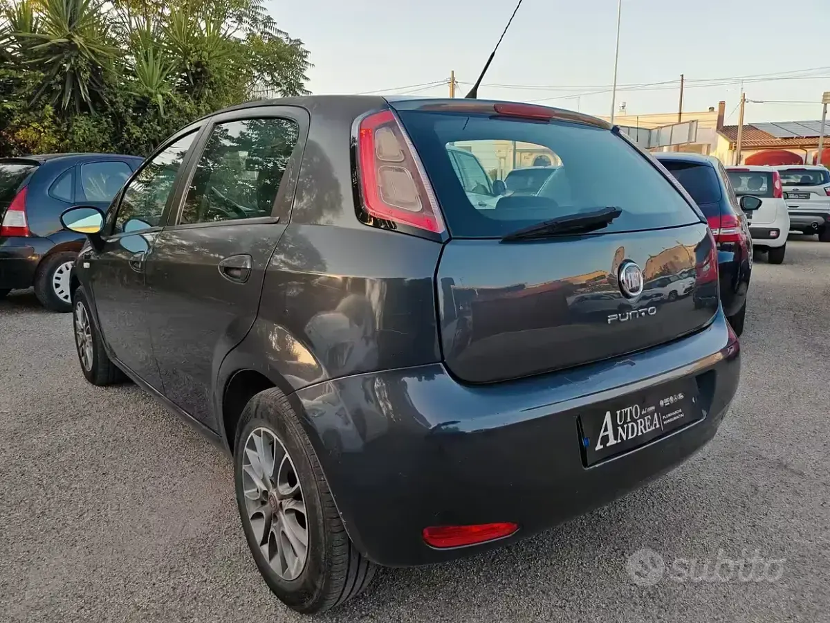 Usata Fiat Grande Punto 85 CV (62 kW) 2012 Grigio Utilitaria