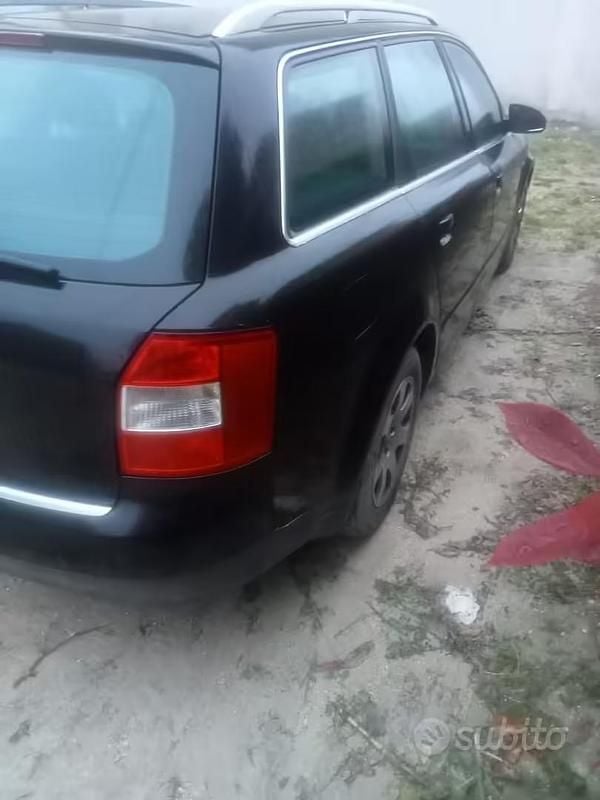 Usata Audi A4 130 CV (95 kW) 2002 Nero Station wagon