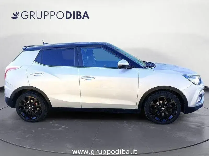 Usata SsangYong Tivoli 115 CV (84 kW) 2018 Grigio SUV