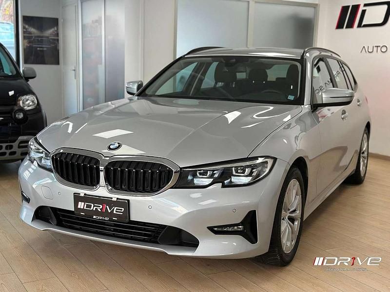 Grigio Usata 2020 BMW 320 Advantage Station wagon | 23.900 € (Buon prezzo) - Immagine 1/4