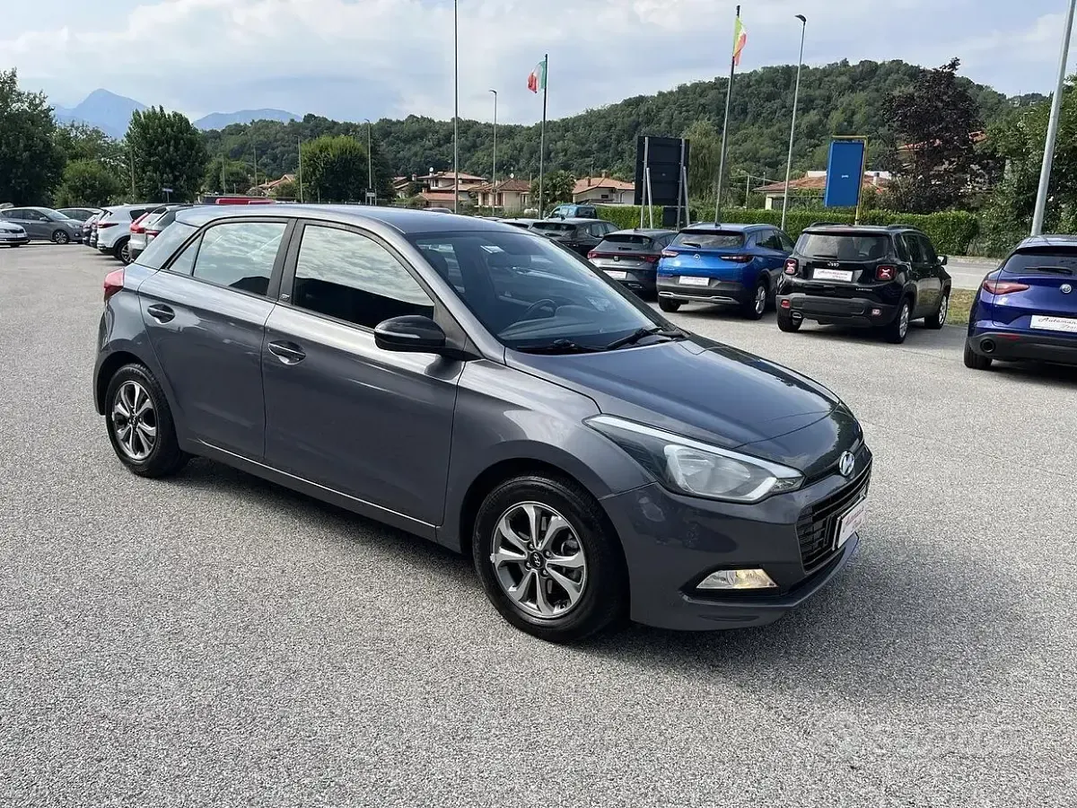Usata Hyundai i20 GO! 75 CV (55 kW) 2019 Grigio Utilitaria