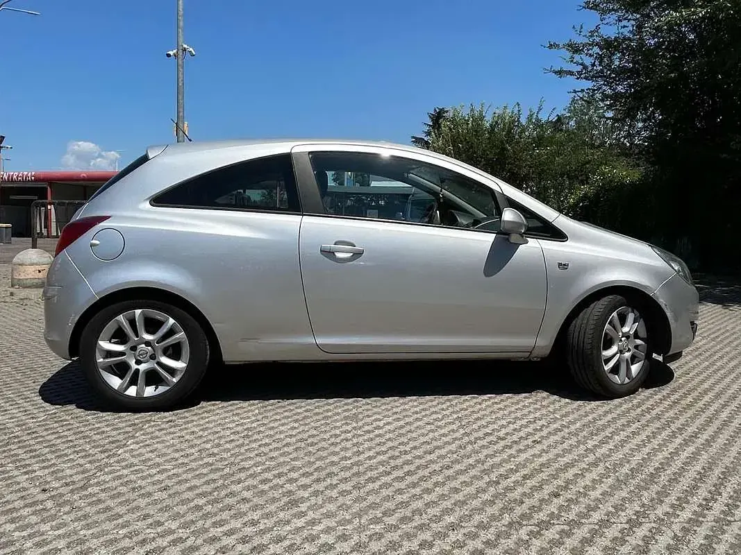 Usata Opel Corsa Sport 90 CV (66 kW) 2008 Argento Utilitaria