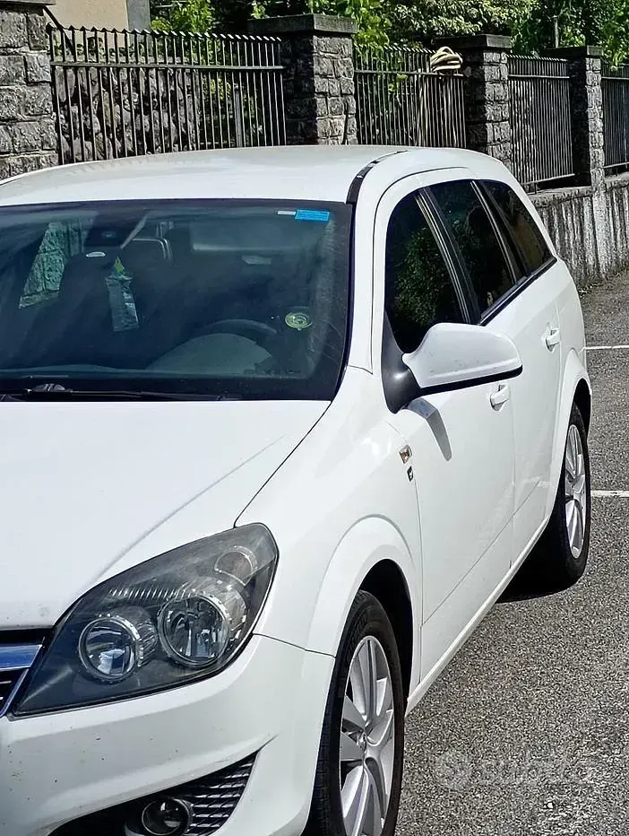 Usata Opel Astra 115 CV (84 kW) 2010 Bianco Station wagon