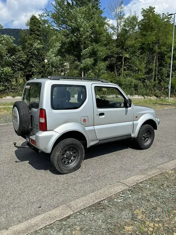 Usata Suzuki Jimny 82 CV (60 kW) 2000 Grigio SUV