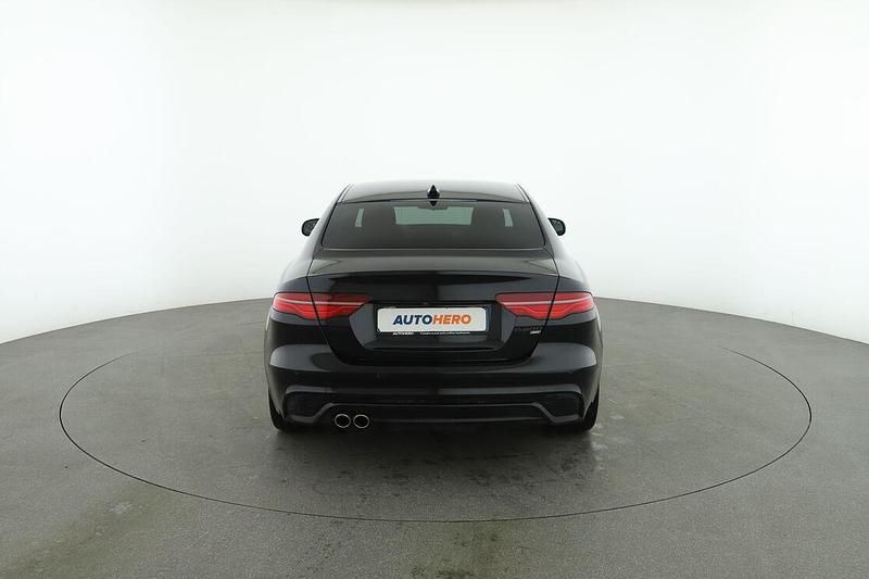 Usata Jaguar XE R-Dynamic 204 CV (150 kW) 2023 Nero Berlina