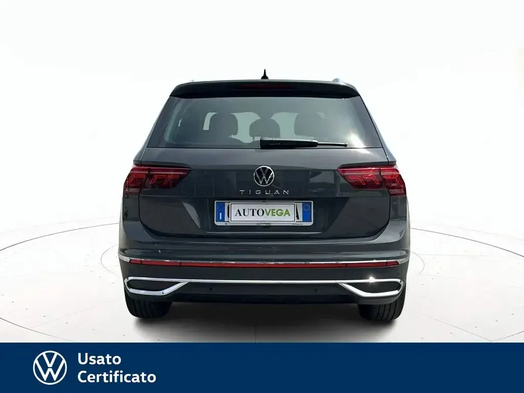 Usata VW Tiguan Elegance 150 CV (110 kW) 2023 Grigio pastello SUV