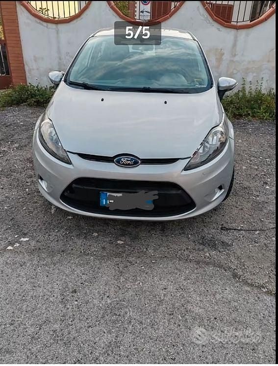 Usata Ford Fiesta 96 CV (70 kW) 2011 Grigio Berlina
