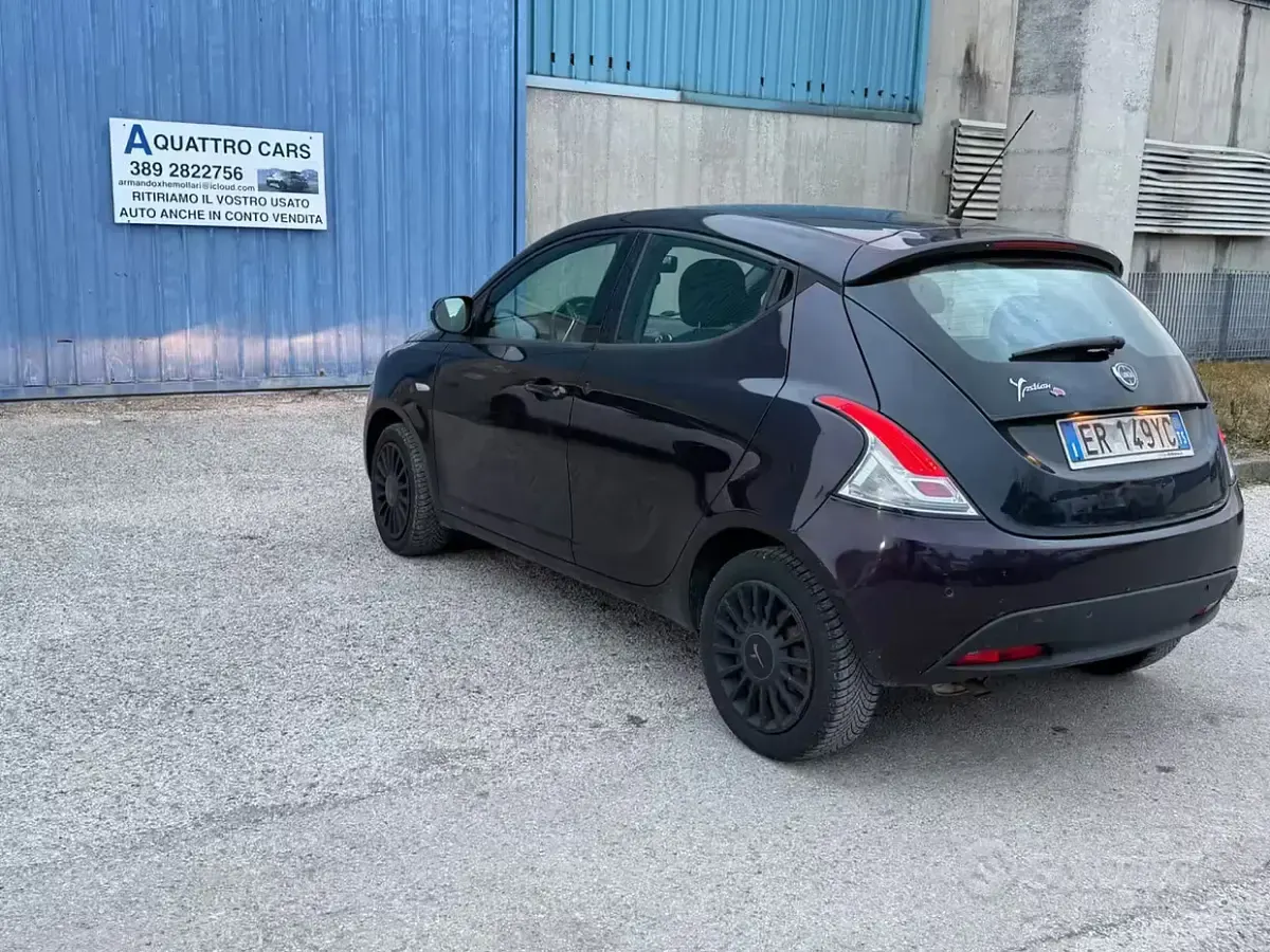 Usata Lancia Ypsilon Silver 69 CV (50 kW) 2013 Nero Utilitaria