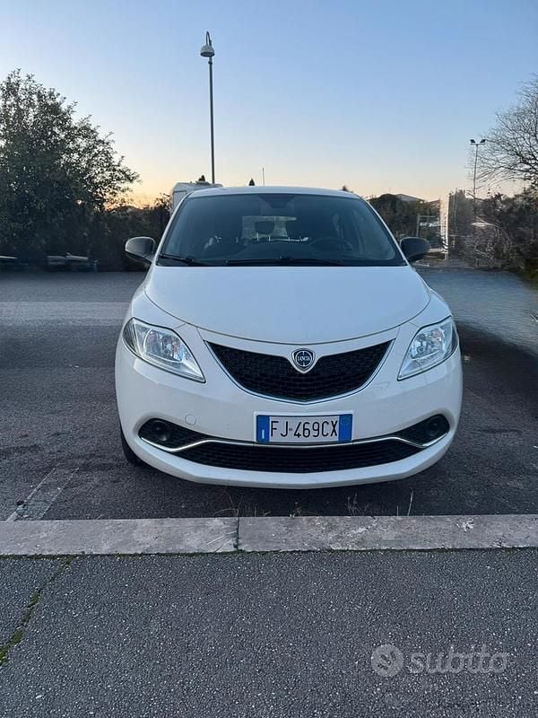 Bianco Usata 2017 Lancia Ypsilon Due volumi | 7700 € - Immagine 1/4